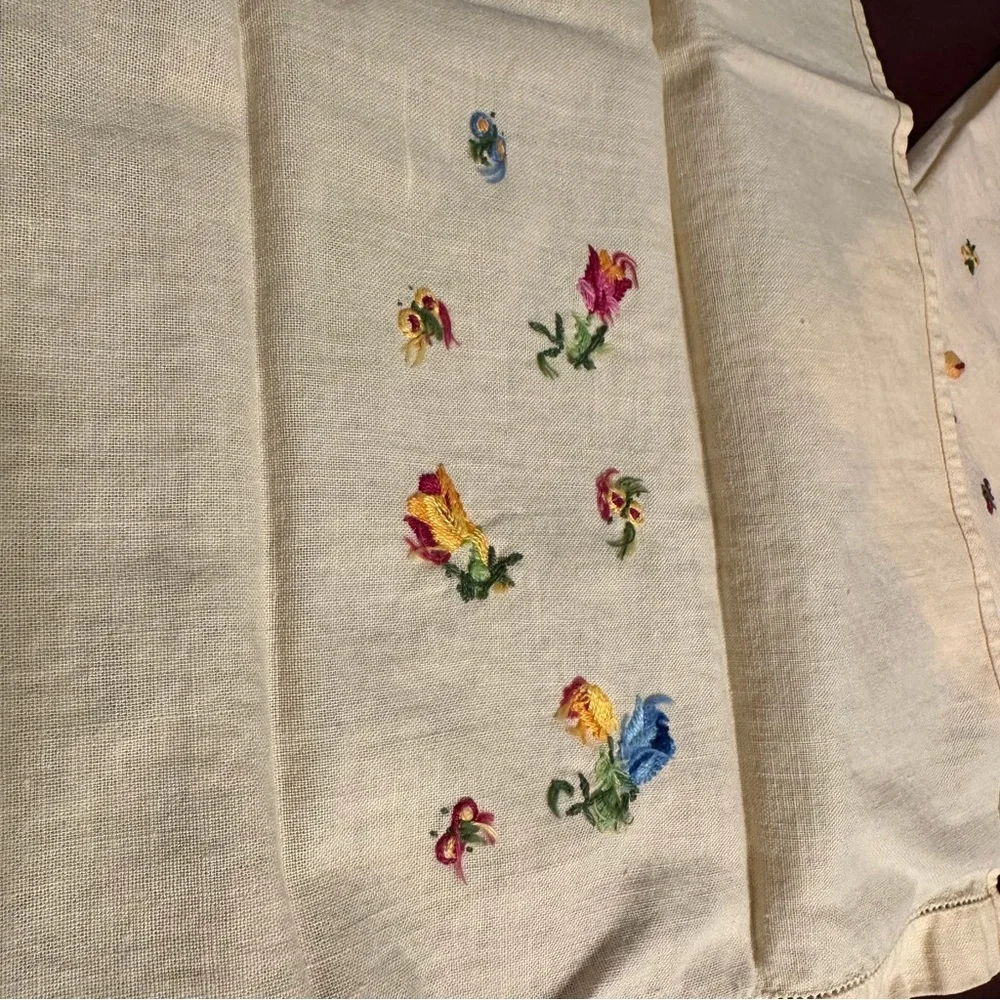 Vintage Linen Embroidered Handmade Guest Towels 2 Handkerchief Tulip Pedal
